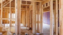 Maison en construction avec seulement de la charpente. Maison en construction avec seulement de la charpente.