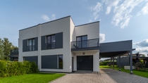 Flat roofed home
